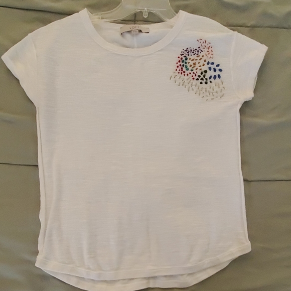 LOFT Tops - Loft embroidered t-shirt